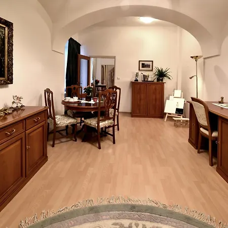 Daire Golden Goose *